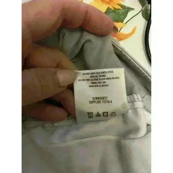 liz Claiborne Wom Shorts Size 10 Regular Fit Casual Khaki Chino Cotton Spandex - Picture 5 of 5